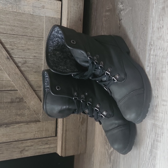 Black Roxy boots - Picture 2 of 6